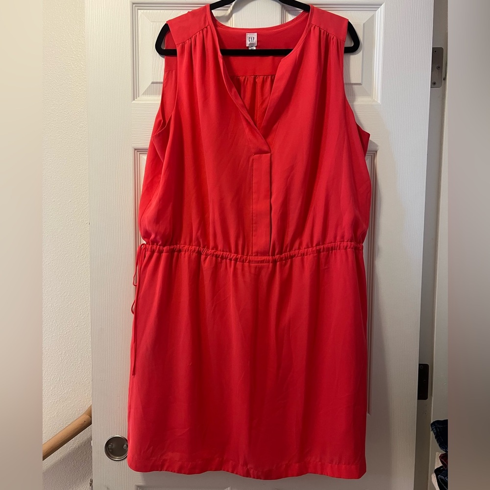 Sleeveless split neck dress